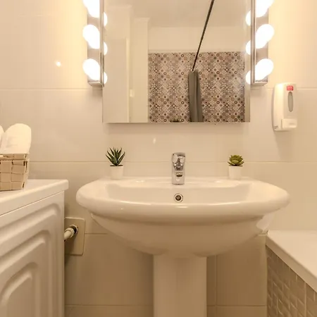 Apartamento Long Heaven - Comfortable & Spacious In Baneasa